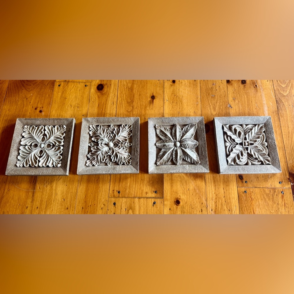 Decorative Wall Art Set in Gray